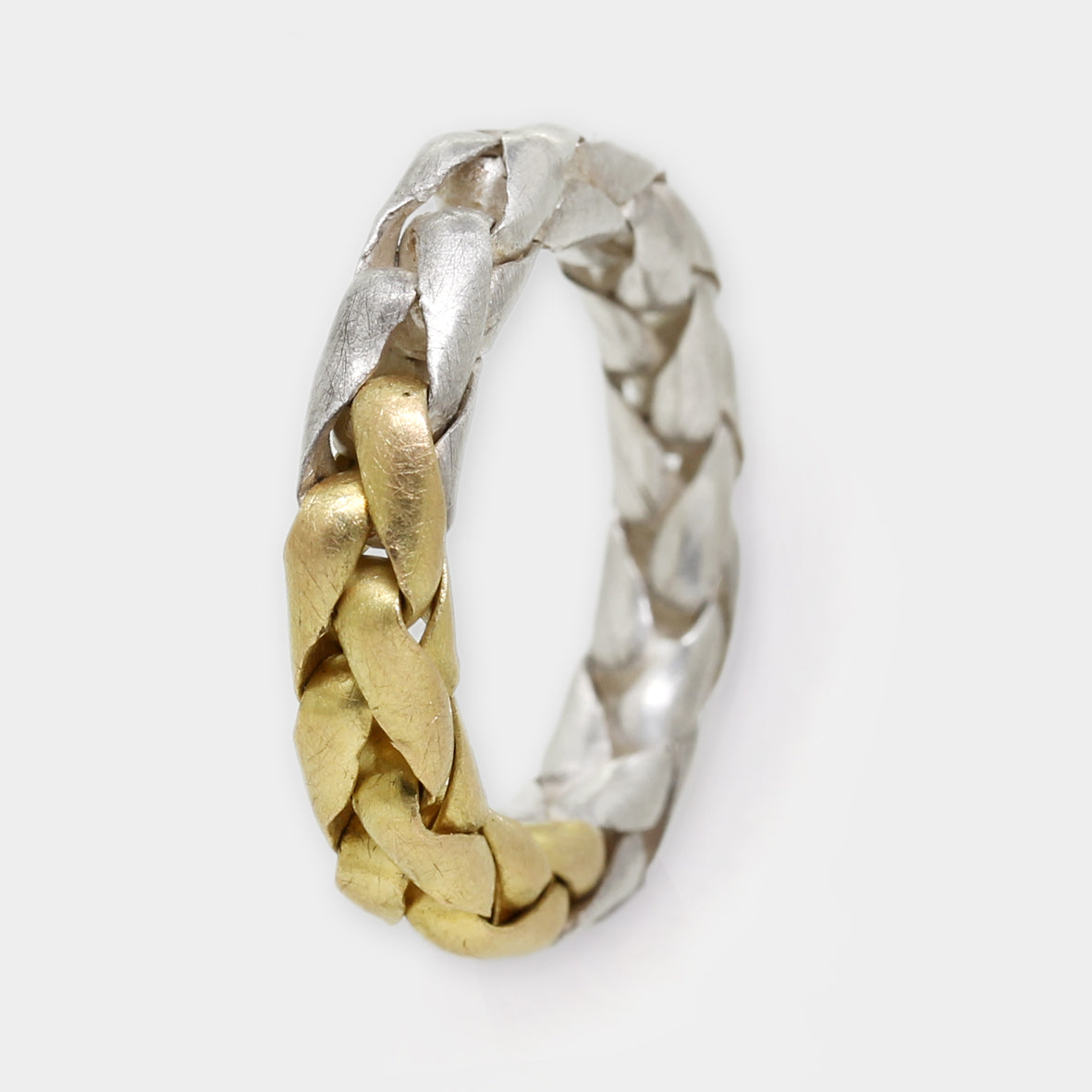 Zopfring aus Gelbgold und Silber