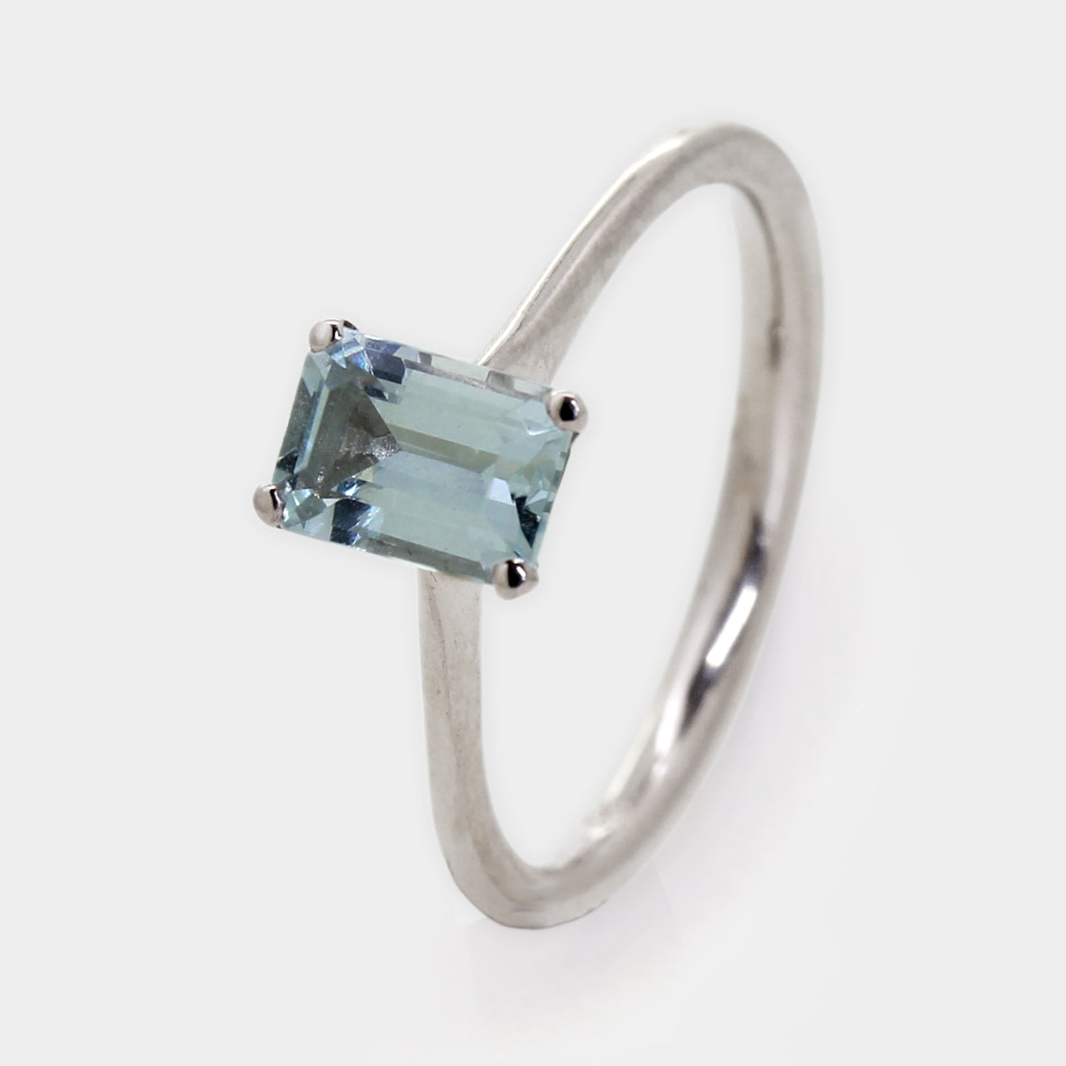 Weißgold Ring mit Aquamarin