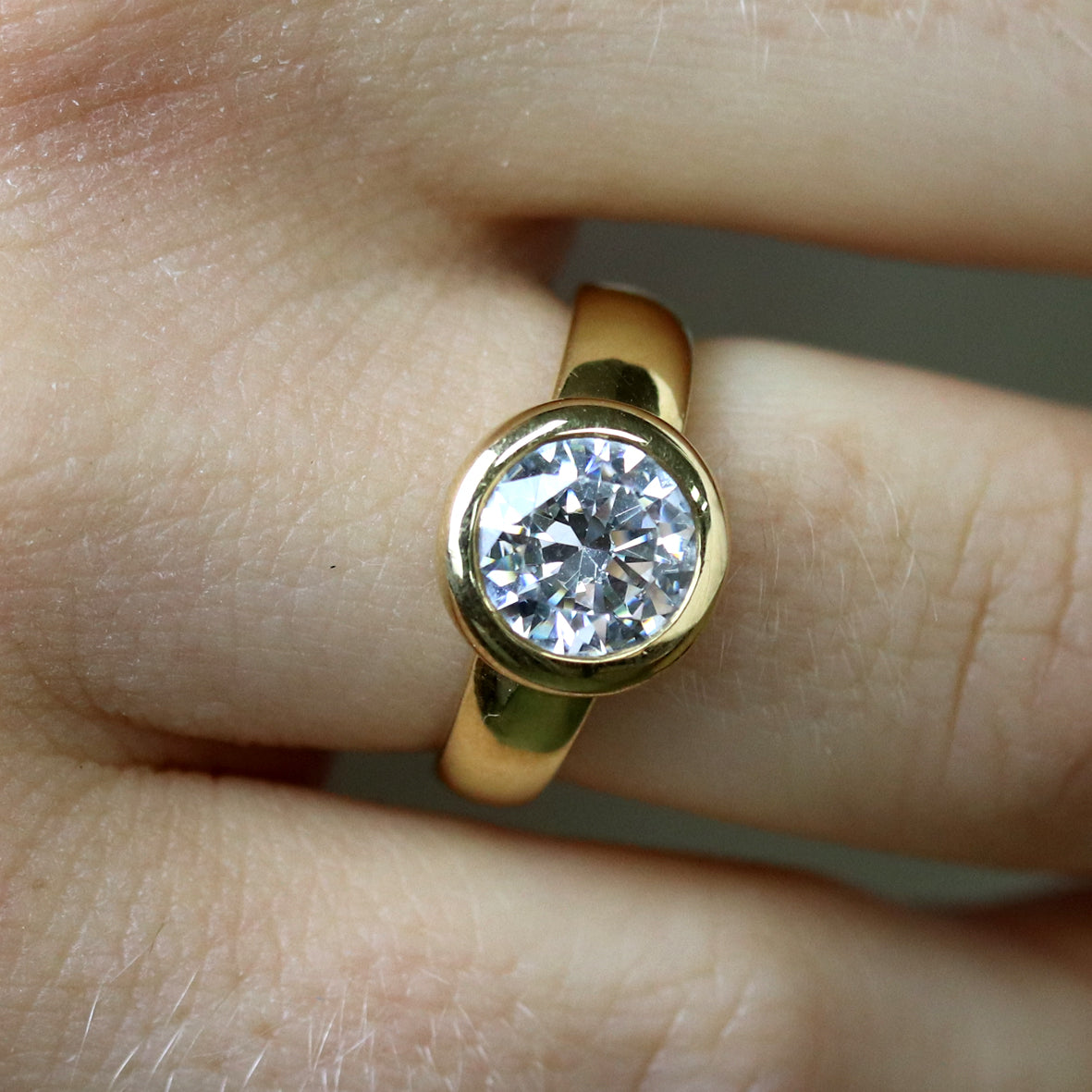 Verlaufsring mit Zirkonia in 1Karäter Größe