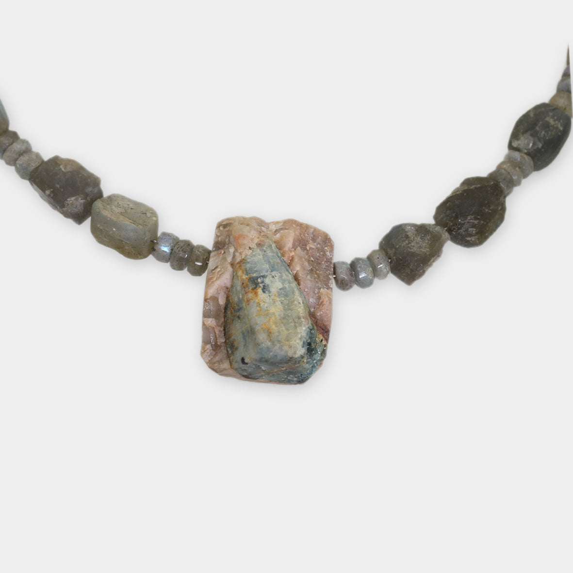 Labradoritkette mit Quarzkristall