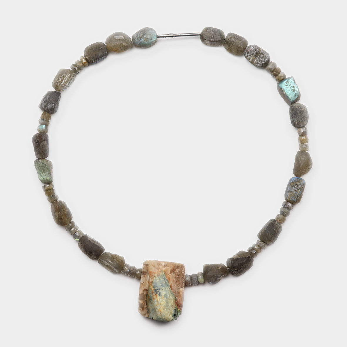 Labradoritkette mit Quarzkristall