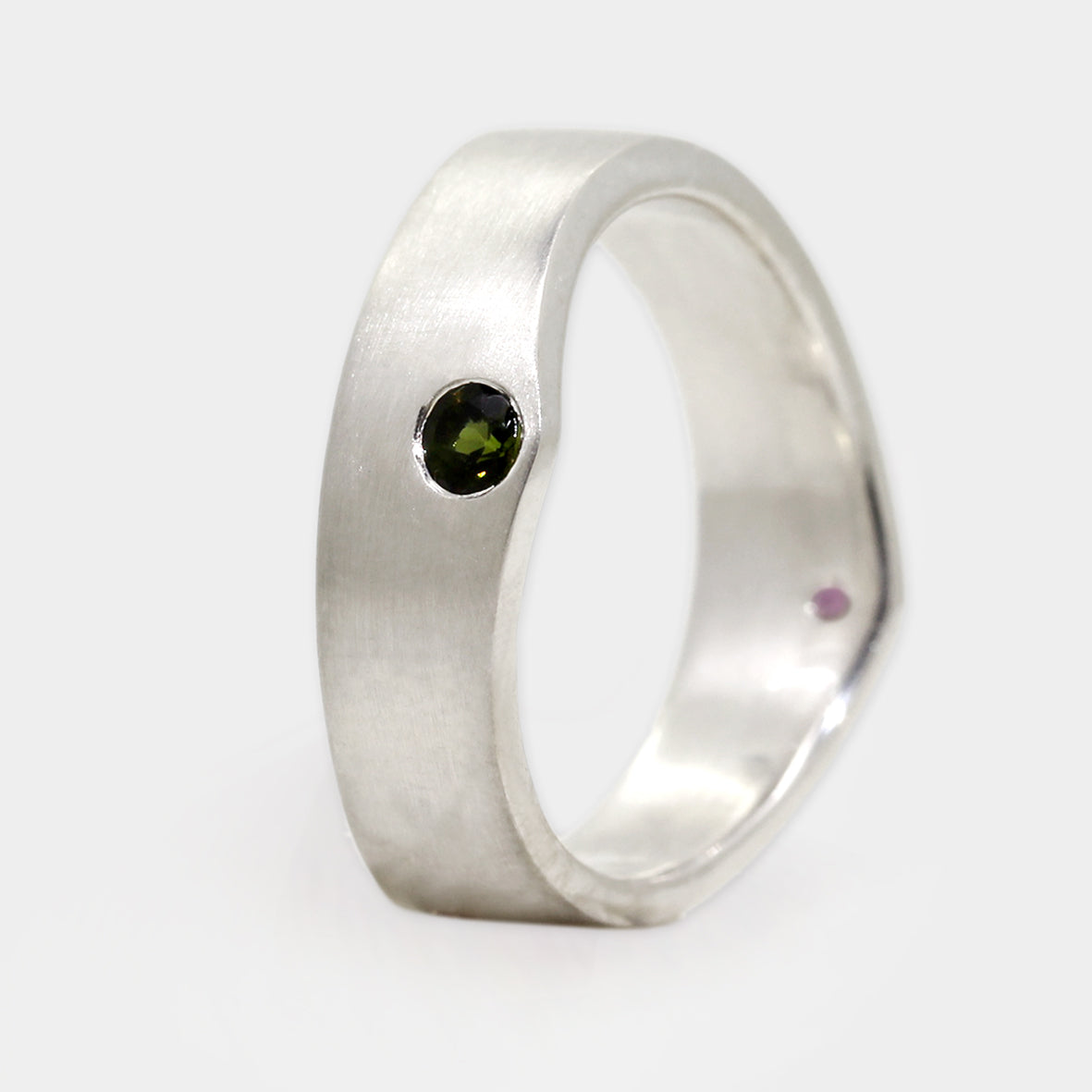 Wellenring mit Saphiren und Turmalinen