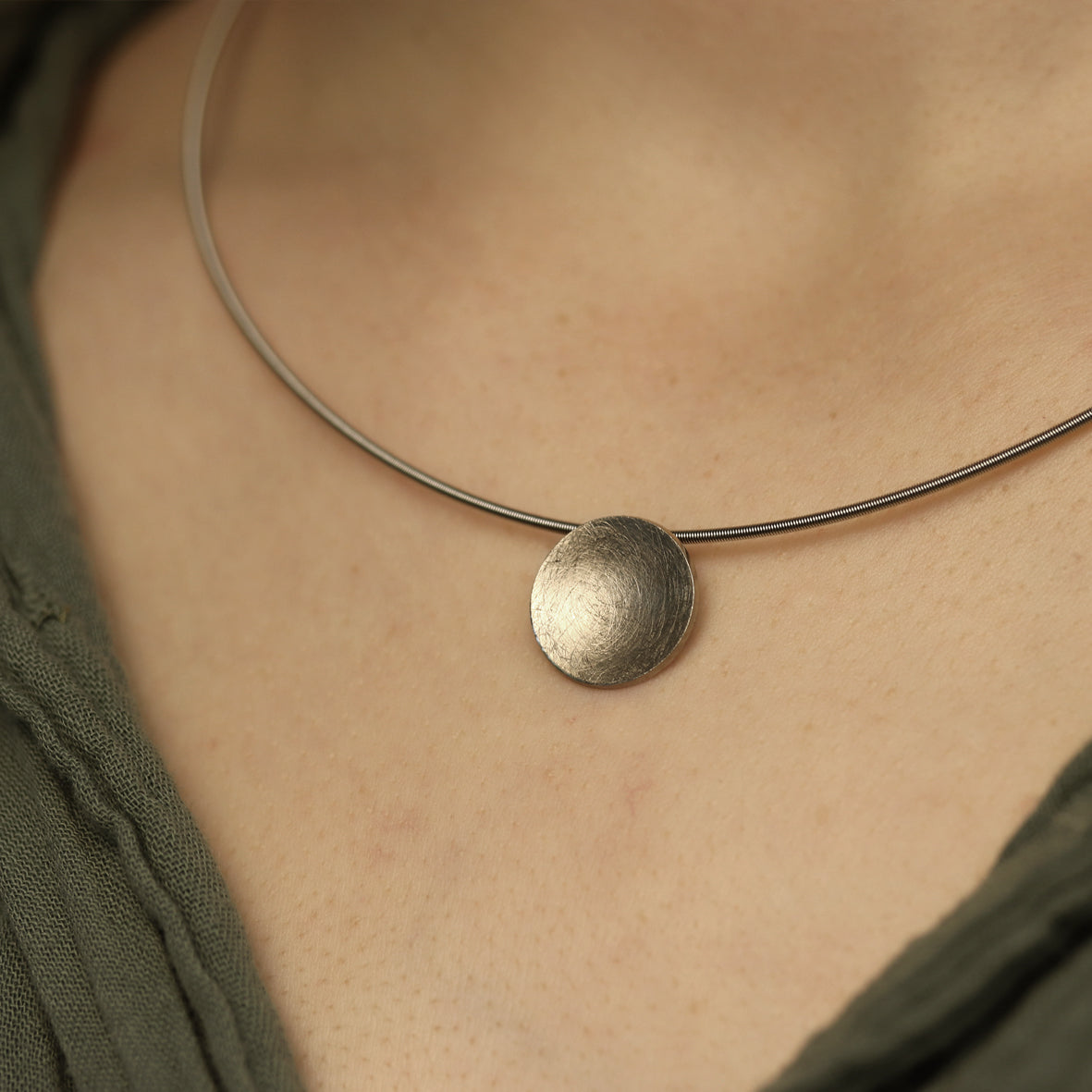 Weißgold Anhänger konkave Scheibe