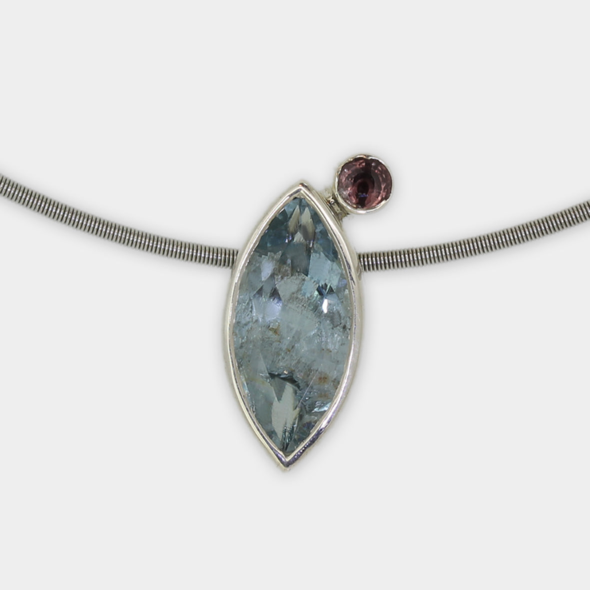 Anhänger Aquamarin navette mit Turmalin