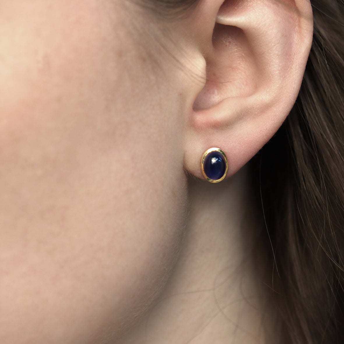 Gold Ohrstecker mit Saphir