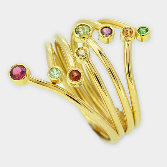 Ring mit bunten Steinen