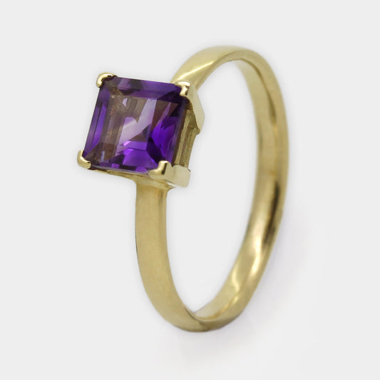 Ring mit Amethyst carré