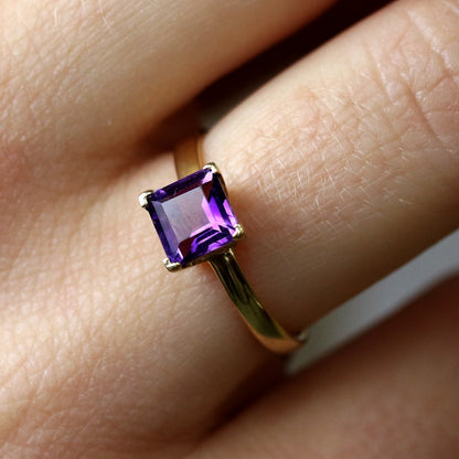 Ring mit Amethyst carré