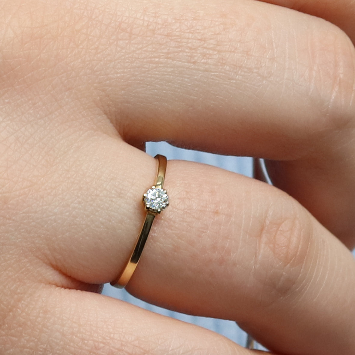 Gelbgold Brillantring mit Krappenfassung