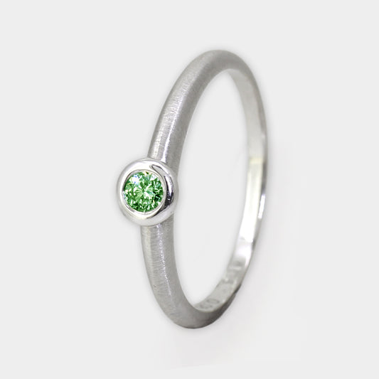 Weißgoldring mit grünem Brillanten