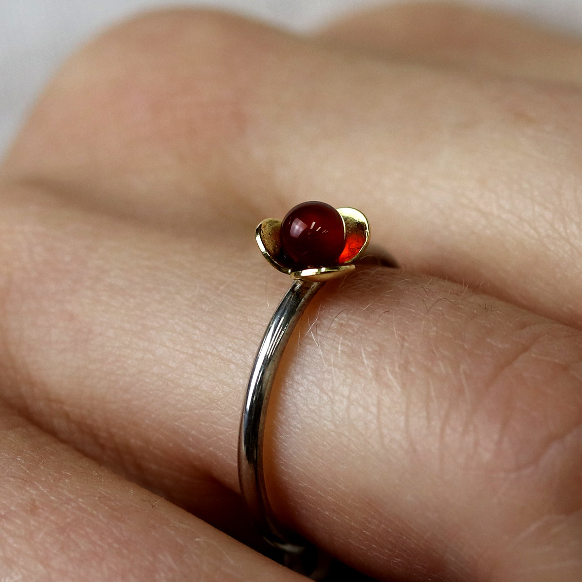 Silber Blümchen-Ring mit Karneol