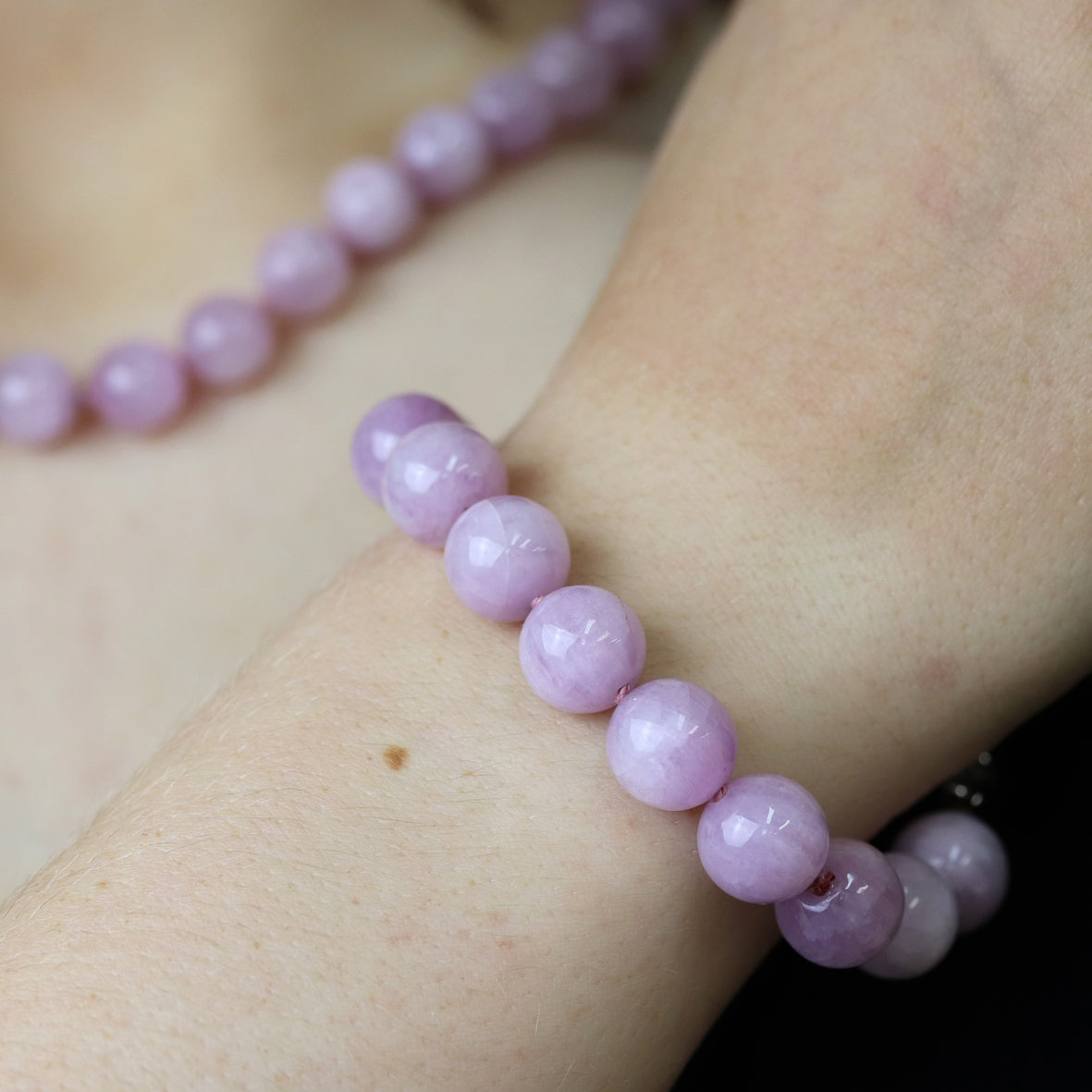 Armband mit Kunzit Kugeln