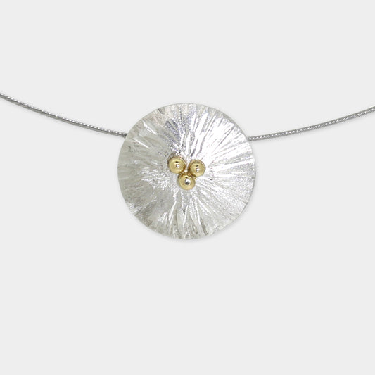 Silberscheibe mit Goldnuggets