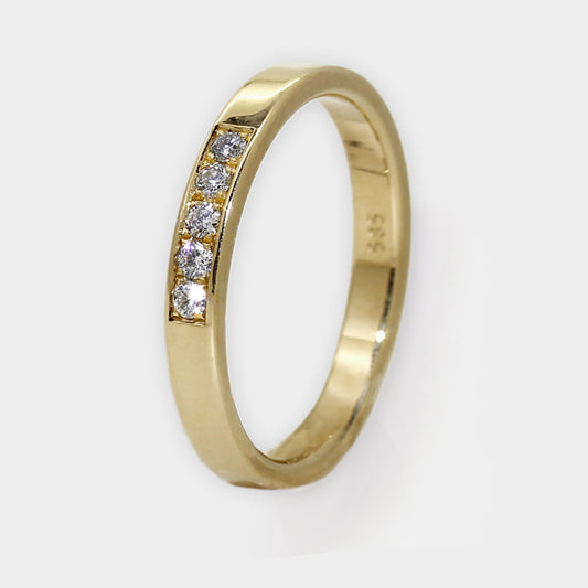 Gelbgold Brillantring im Verschnitt gefasst