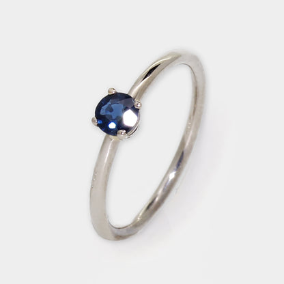 Weißgold Ring mit Saphir