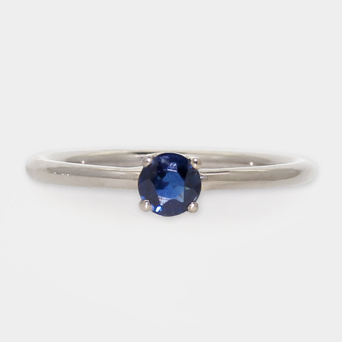 Weißgold Ring mit Saphir