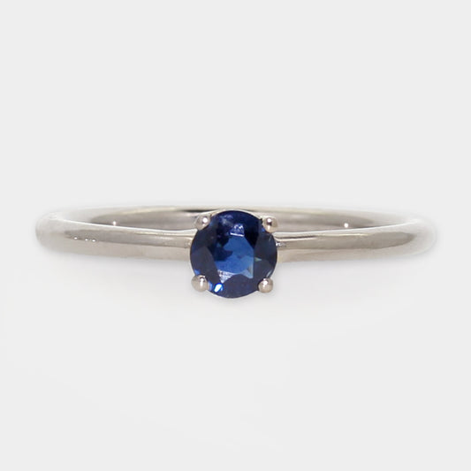 Weißgold Ring mit Saphir
