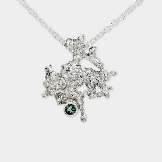 Guß-Anhänger mit Turmalin