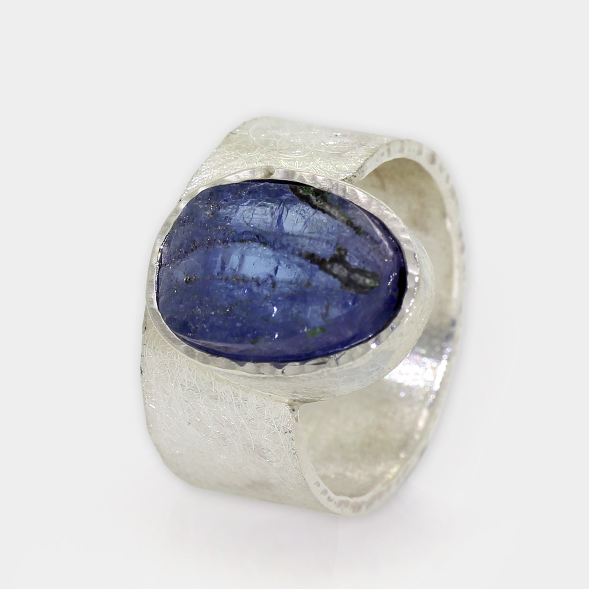 Silberring mit ovalem Tansanit Rohstein