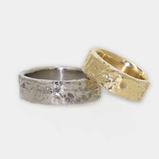 Strukturierte Trauringe in Palladium und Gelbgold