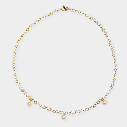 Blümchenkette mit Perlen