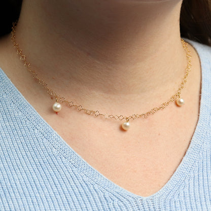 Blümchenkette mit Perlen