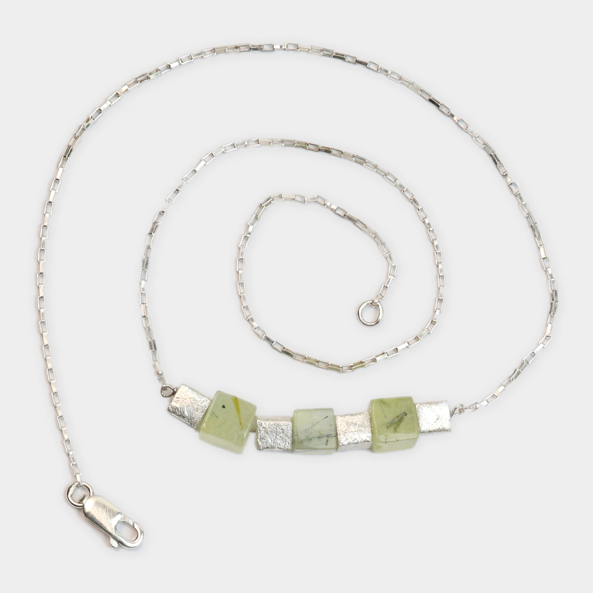 Silber Kette mit Prehnitwürfeln