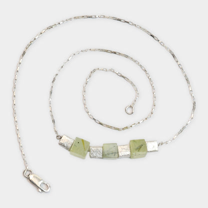 Silber Kette mit Prehnitwürfeln