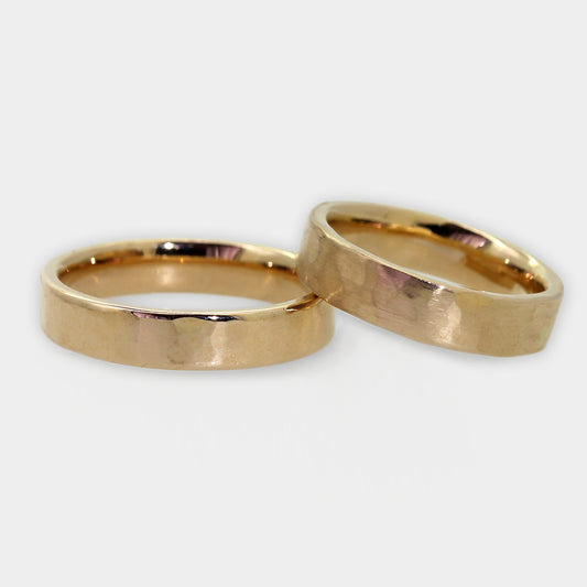 Trauringe Roségold mit Hammerschlag